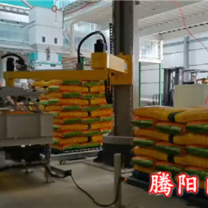 全自動立柱碼垛機器人在小米行業(yè)的應(yīng)用