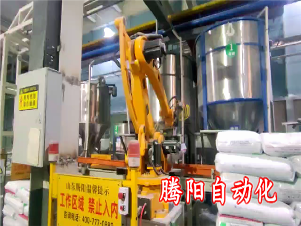 拆包投料新選擇，拆包投料機(jī)器人讓生產(chǎn)效率更上一層樓